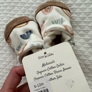 Snow and arrow baby bootie slipper shoes 6-12 month size